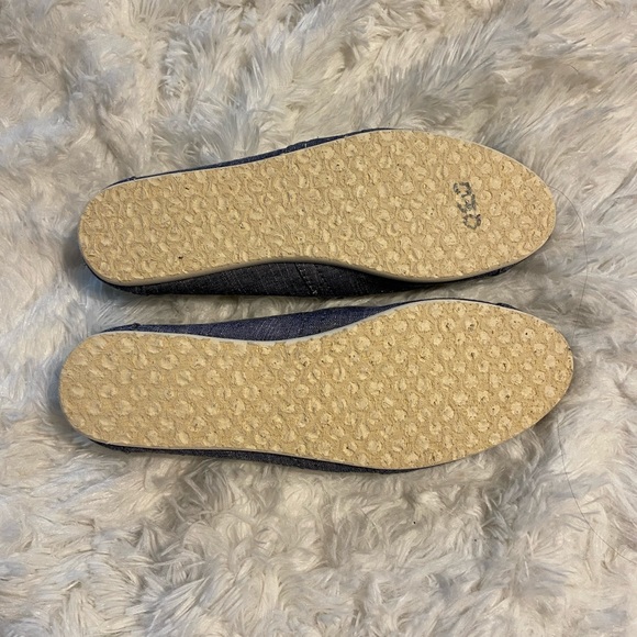 Toms Women’s Slip On Shoes - Picture 8 of 9